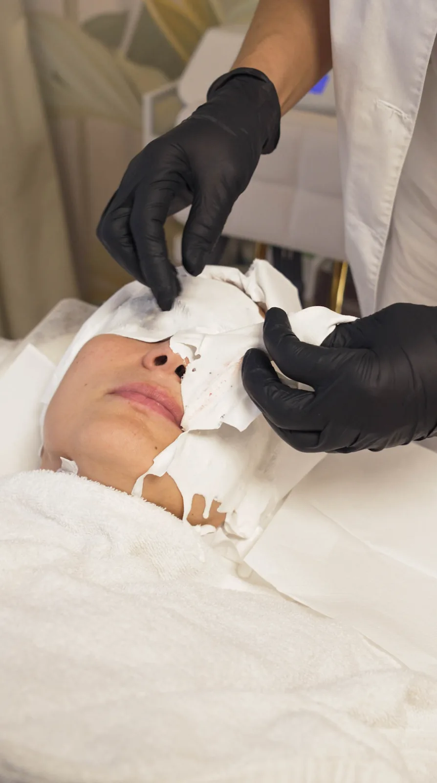 Ritual Instant Detox and Glow — aplicarea măștii cu alge