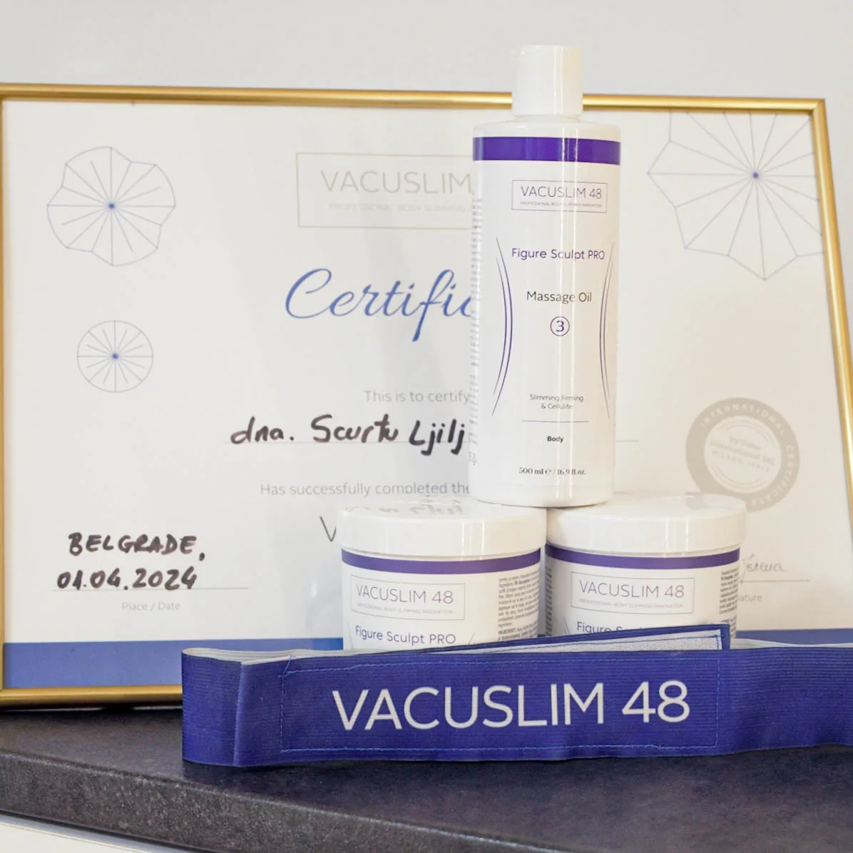 Produsele Vacuslim 48 folosite pentru împachetări corporale și certificarea Cellulite Expert